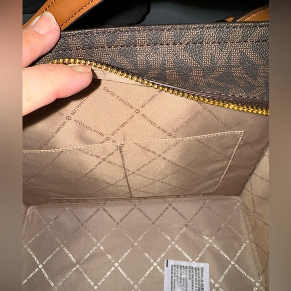 Michael Kors purse - Picture 4 of 4